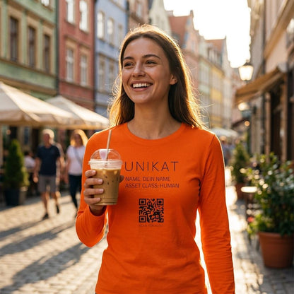 Hinweis zum Bild: Um Ressourcen zu schonen und Überproduktion zu vermeiden, nutzen wir für unsere Unikate digitale, KI-generierte Produkt-Visualisierungen. Dein Kleidungsstück wird erst nach der Bestellung real für dich bedruckt