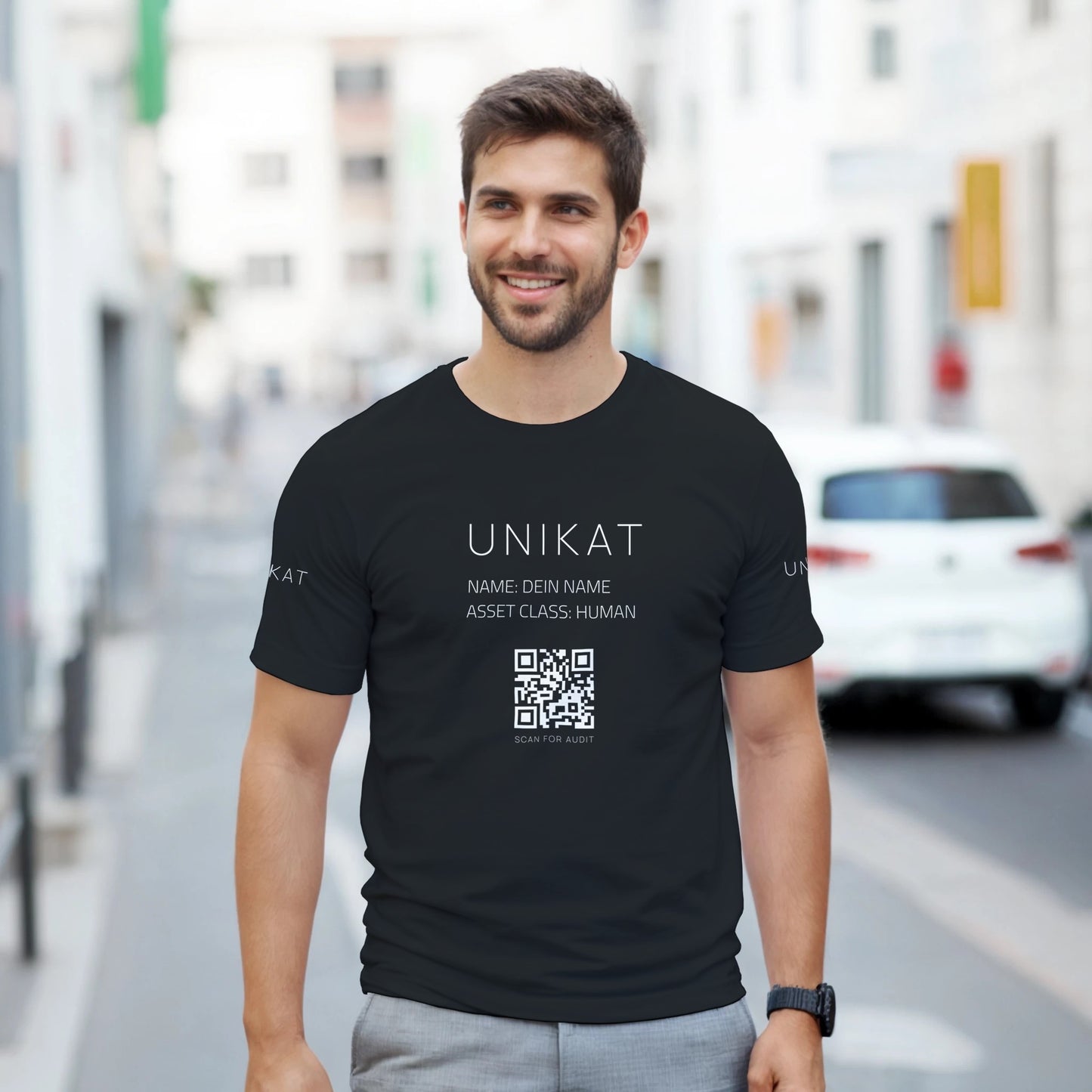 Hinweis zum Bild: Um Ressourcen zu schonen und Überproduktion zu vermeiden, nutzen wir für unsere Unikate digitale, KI-generierte Produkt-Visualisierungen. Dein Kleidungsstück wird erst nach der Bestellung real für dich bedruckt