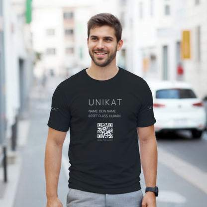 Hinweis zum Bild: Um Ressourcen zu schonen und Überproduktion zu vermeiden, nutzen wir für unsere Unikate digitale, KI-generierte Produkt-Visualisierungen. Dein Kleidungsstück wird erst nach der Bestellung real für dich bedruckt