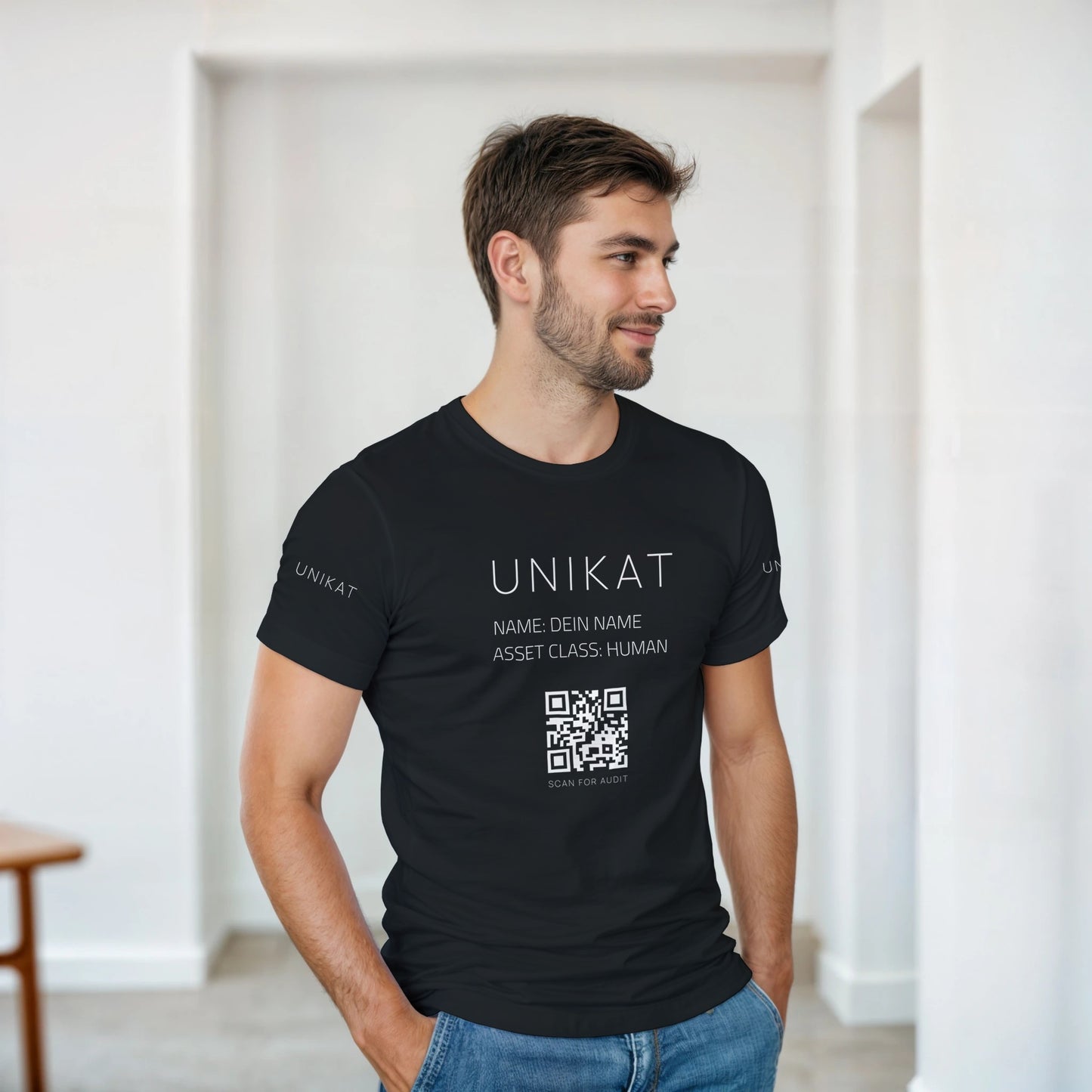 Hinweis zum Bild: Um Ressourcen zu schonen und Überproduktion zu vermeiden, nutzen wir für unsere Unikate digitale, KI-generierte Produkt-Visualisierungen. Dein Kleidungsstück wird erst nach der Bestellung real für dich bedruckt